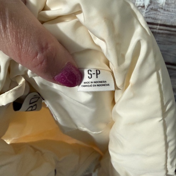 Urban outfitters BDG ivory Puffer Vest Size S-P - Picture 4 of 6